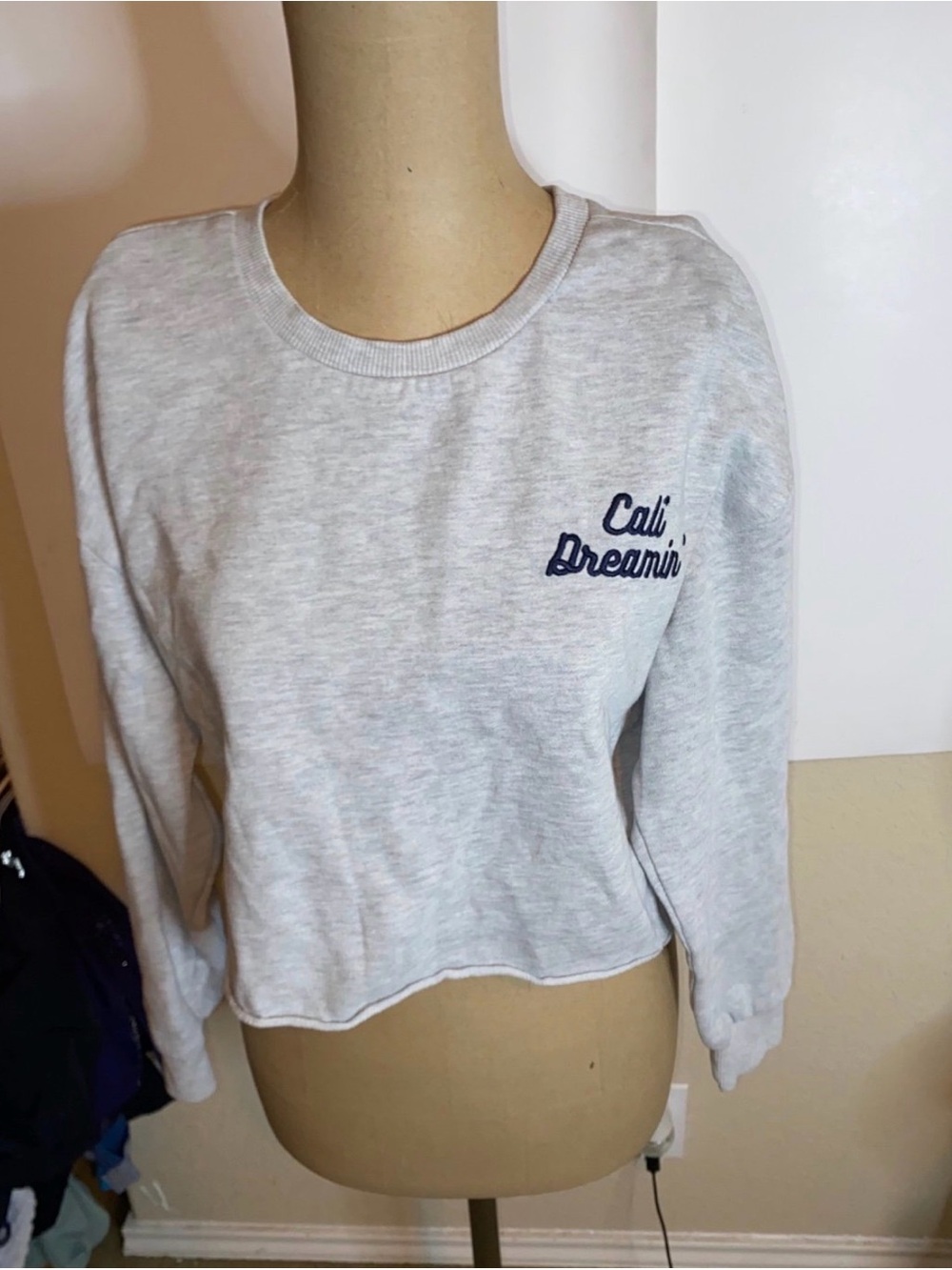 Cali Dreamin' Women's Light Gray Crewneck Sweatshirt